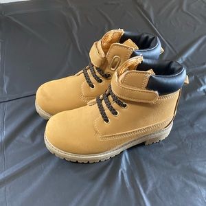 Kids wonder nation boots size 11